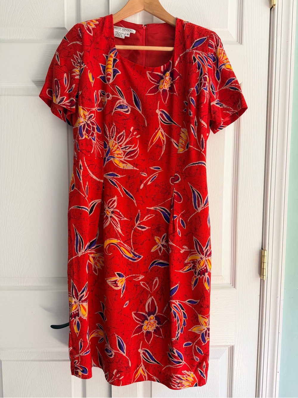 Vintage Maggy London 100% Silk Floral Shoulder Pad Dress Size 10 Red Sheath